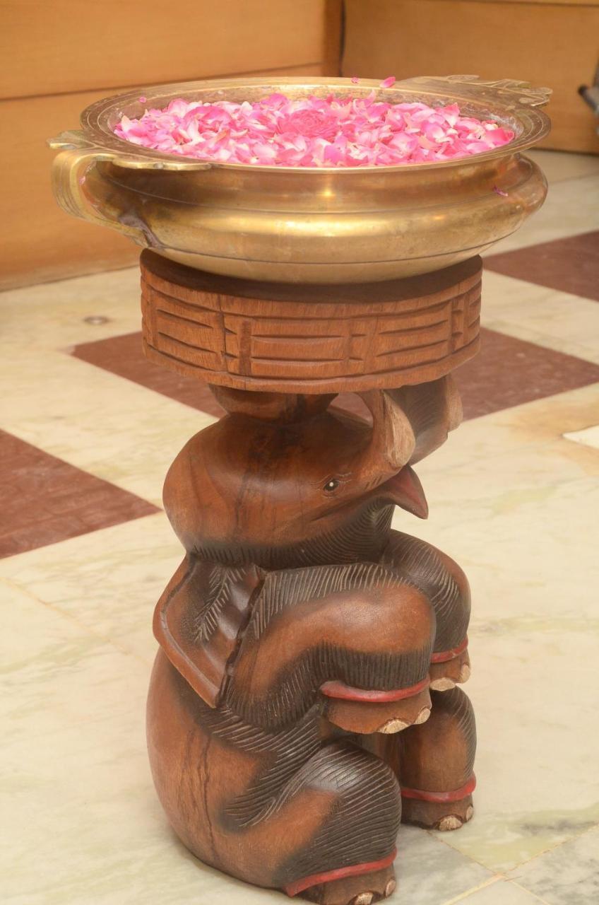 Hotel Kanakabhishegam First Hotel From The Thirukadaiyur Temple Tirukkadaiyur Exterior foto