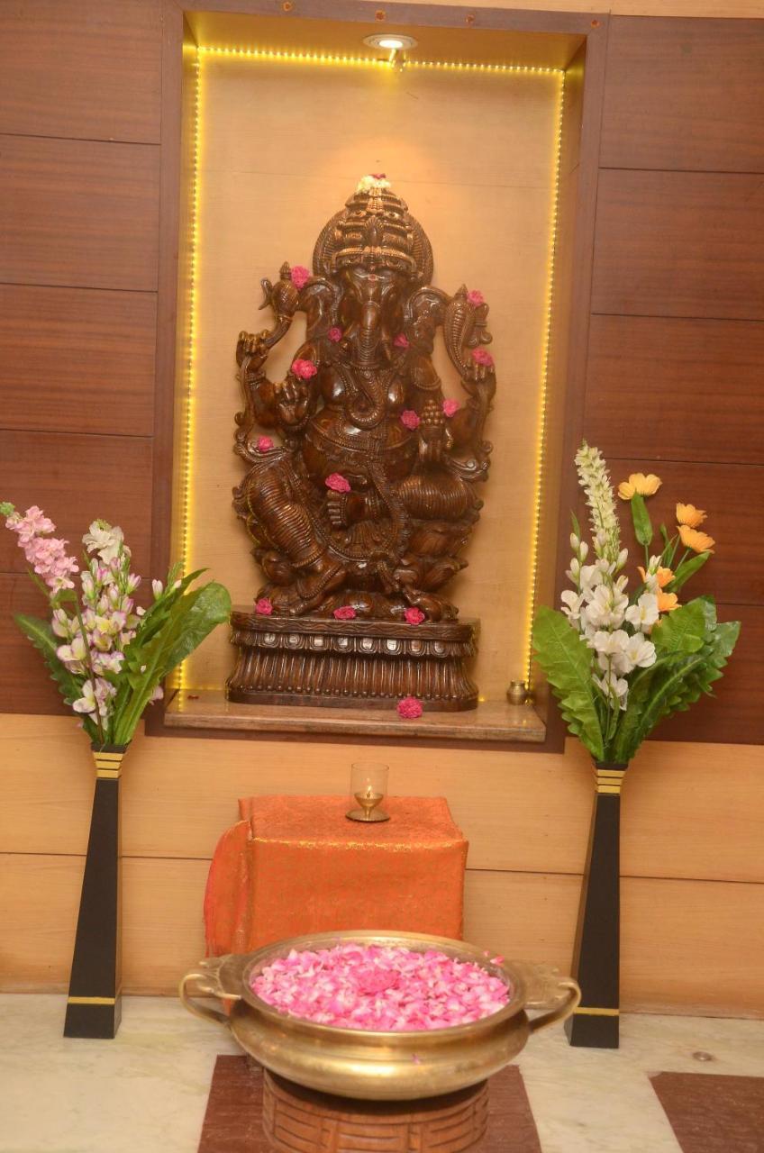 Hotel Kanakabhishegam First Hotel From The Thirukadaiyur Temple Tirukkadaiyur Exterior foto